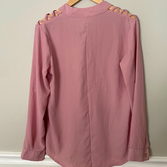 Women’s Dress Shirt - Picture 2 of 6